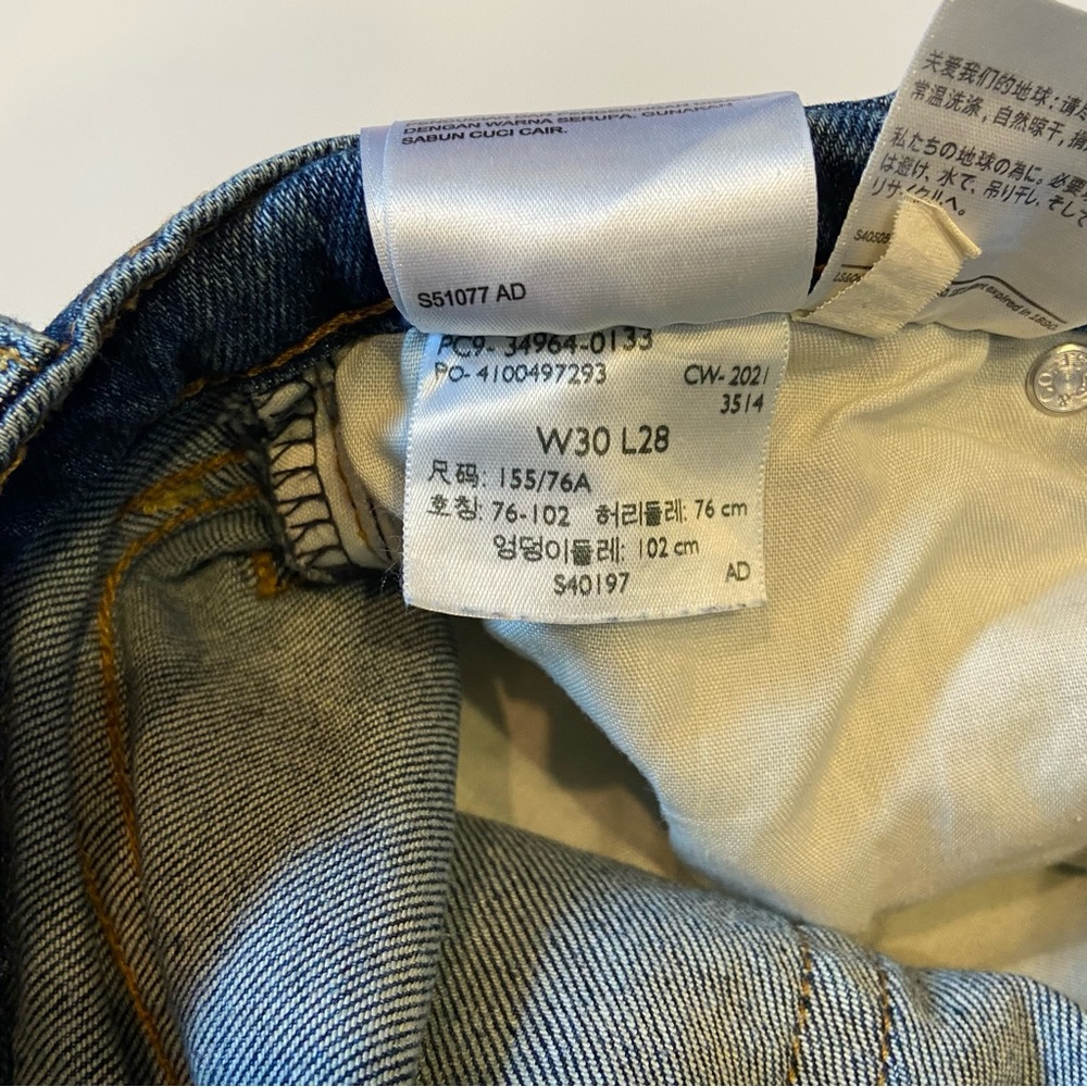 LEVIS Wedgie Straight Leg Jeans Button Fly Distressed Raw Hem Womens Size 30 - Picture 14 of 14